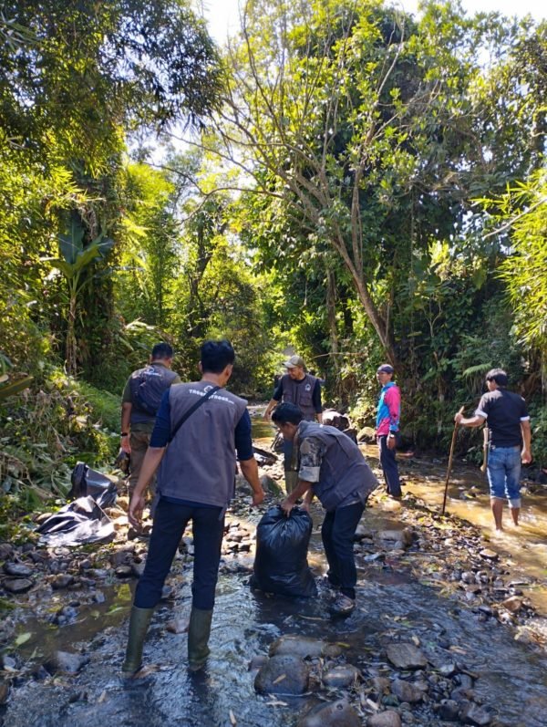 Taking Out the Trash: Combating Plastic Pollution in Java