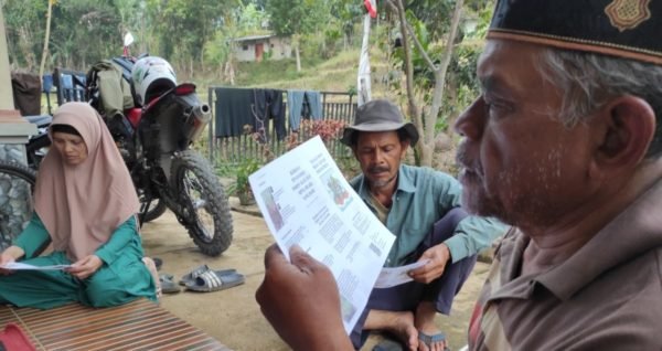 Educating Farmers through Community Engagement